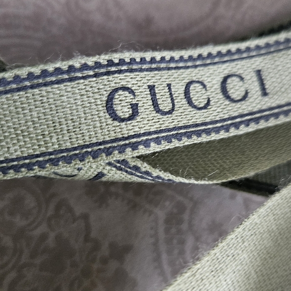 Authentic Gucci Tissue Grosgrain Ribbon and Gift Card Holder - Picture 2 of 6